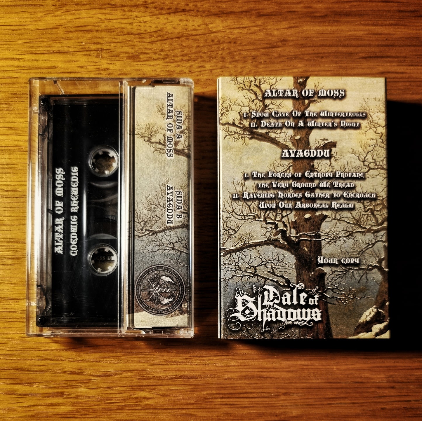 Altar Of Moss & Avagddu - Coedwig Rhewedig Cassette Tape